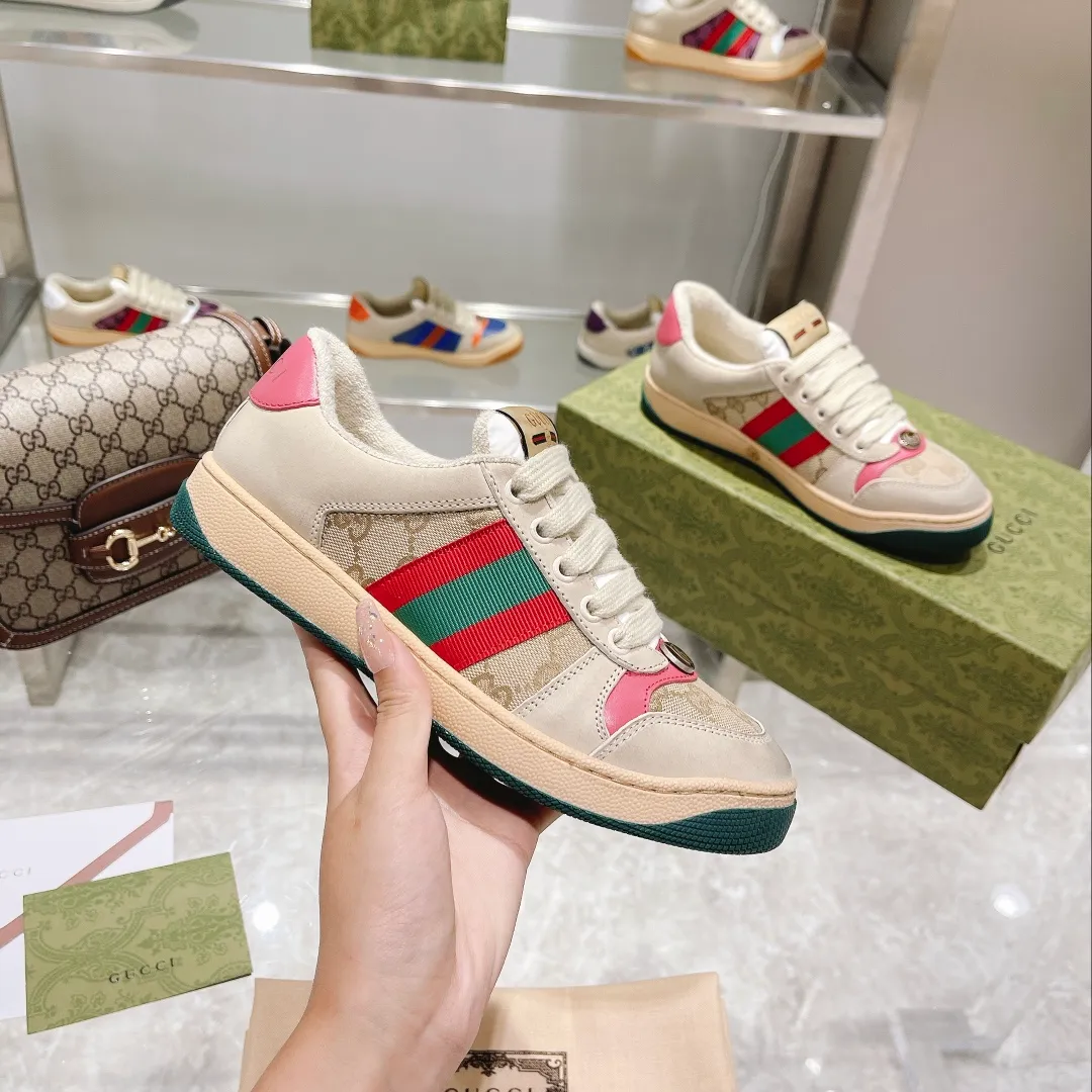 👟👟Ex-factory price 480👟👟 GUCCI’s first generation of dirty shoes was born, adding a star to the luxury world Trendy brands, alternative, magical, retro, etc. are integrated into one. The contrasting colors of cowhide fabrics stimulate the vision. Various combinations and various techniques. ✍ Among them, the Gucci logo pattern is interspersed with design, which is vivid. The cowhide punching process is retro and old, and the logo element of trendy men and trendy women. Original original and correct lining, imported fiber towels, more comfortable, shoe packaging technology increases comfort, beautiful on the outside, more beautiful on the inside, spiritual design 🌼The feet are made of beige matte cowhide, with contrasting distressed fabrics, skillful workmanship, overall color balance, imported pure T👟👟Ex-factory price U sole, no impurities, clear texture, orderly arrangement, wear-resistant and non-slip. Couple model: 34-45